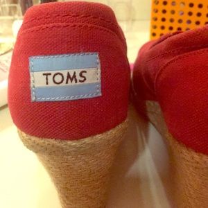 Toms